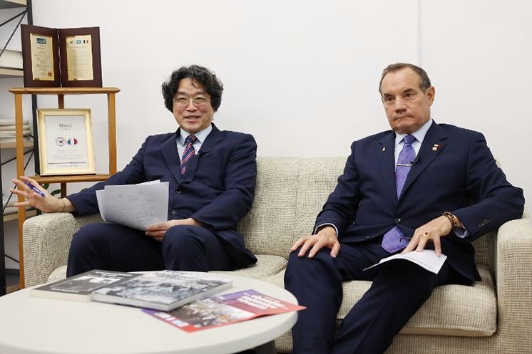 02 Professeur Lee Keun se et Alain Nass